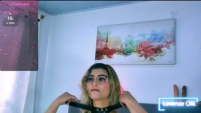 Snapshot of Sharlott_3 chatting on 13, 4, 2026 Sharlott 3 online show from 13, 4, 2026