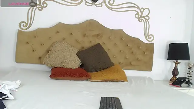 CloeCastillo online show from 28, 2, 2026