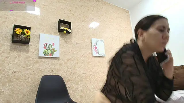 Sophie Tyler online show from 15, 4, 2026