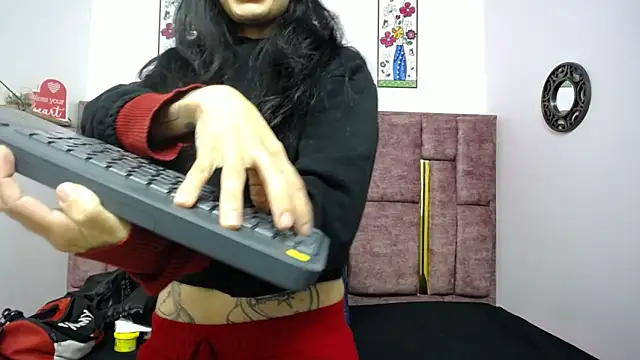 FRANCESCA LOVE  online show from 18, 4, 2026