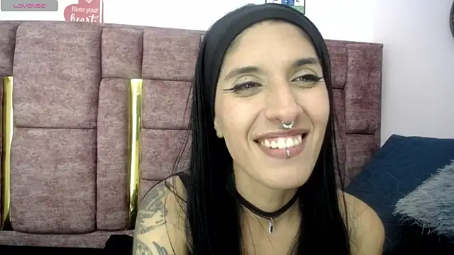 FRANCESCA LOVE  online show from 3, 6, 2026