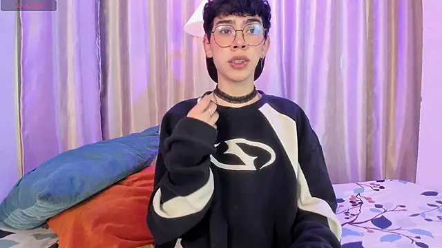 Demian Hush online show from 5, 4, 2026