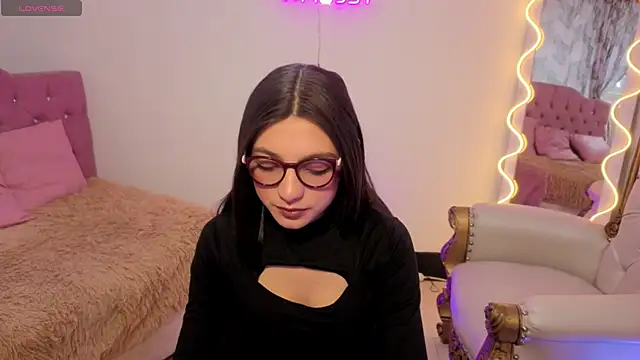 MAHYRA TAY online show from 4, 3, 2026