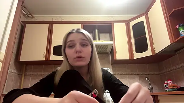 MiaBerlateen online show from 23, 2, 2026