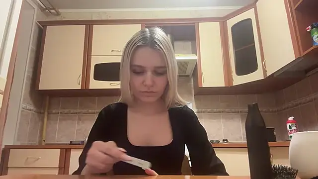 MiaBerlateen online show from 24, 2, 2026