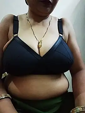 Snapshot of SexybeboX chatting on 4, 7, 2026 SexybeboX online show from 4, 7, 2026