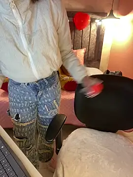 alahia pink online show from 13, 2, 2026