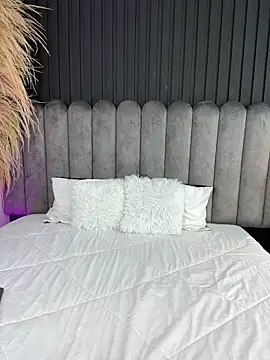 Nanda vixen  online show from 4, 3, 2026