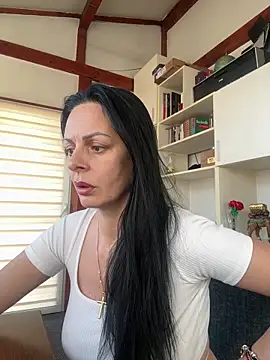 Snapshot of MiriamDelyn chatting on 23, 4, 2026 MiriamDelyn online show from 23, 4, 2026