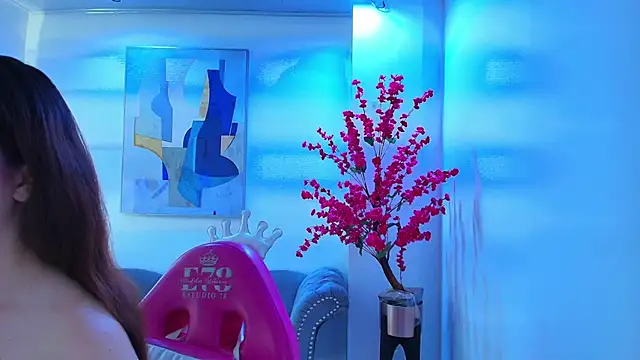 Chloe dolly online show from 2, 4, 2026