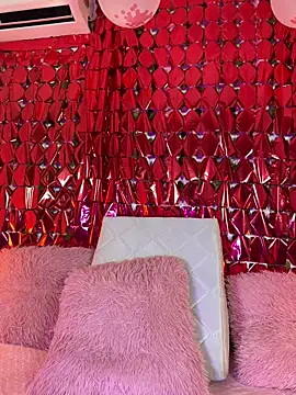 Woo isDaphne online show from 12, 2, 2026