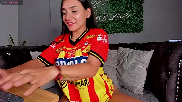 Snapshot of danielebeck chatting on 19, 2, 2026 danielebeck online show from 19, 2, 2026