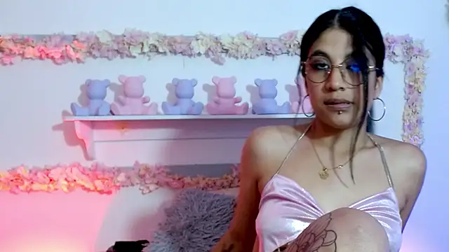 Snapshot of sharlotaustral18 chatting on 17, 2, 2026 sharlotaustral18 online show from 17, 2, 2026