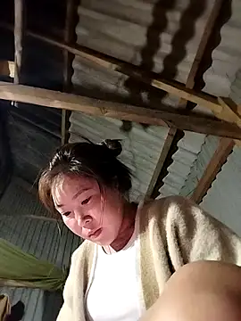 Yiyoongg online show from 14, 4, 2026