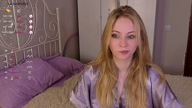 lilMelaniloveis online show from 30, 3, 2026