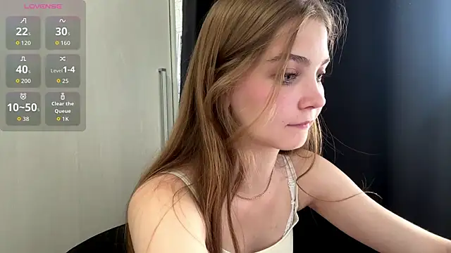 Snapshot of Babysmall_girl chatting on 6, 8, 2026 Babysmall girl online show from 6, 8, 2026