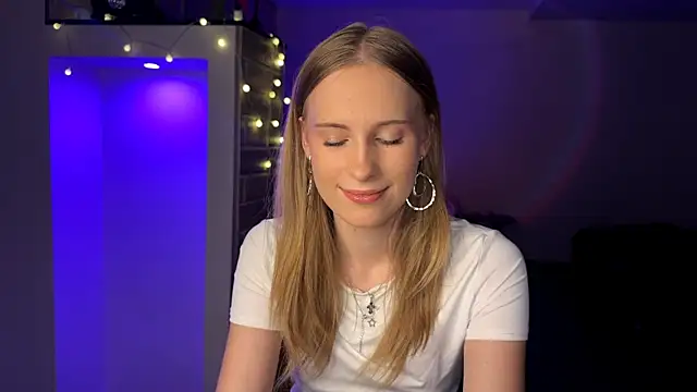 Snapshot of amily_sunray chatting on 5, 8, 2026 amily sunray online show from 5, 8, 2026