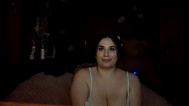Snapshot of VelvetBrunetteXo chatting on 5, 6, 2026 VelvetBrunetteXo online show from 5, 6, 2026