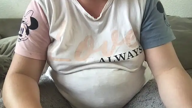 Snapshot of FlirtyFrayaXX chatting on 8, 6, 2026 FlirtyFrayaXX online show from 8, 6, 2026