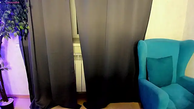 Snapshot of little__isabel chatting on 3, 5, 2026 little isabel online show from 3, 5, 2026