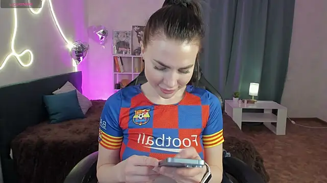 Snapshot of little__isabel chatting on 7, 5, 2026 little isabel online show from 7, 5, 2026