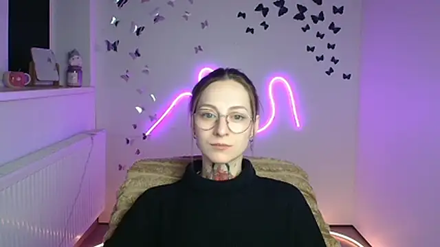 Esmi Winter online show from 15, 4, 2026