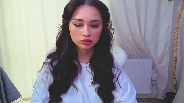 Sofia Plump online show from 13, 4, 2026