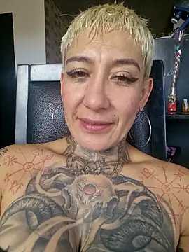 Snapshot of Everlyn_sexx chatting on 1, 6, 2026 Everlyn sexx online show from 1, 6, 2026