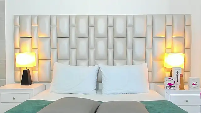 paola katy dicks online show from 31, 10, 2025