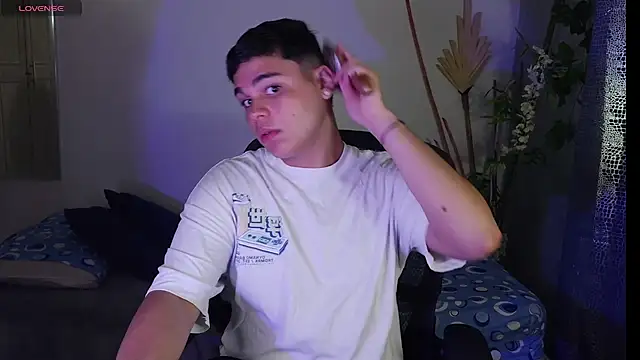 eithan jonnes online show from 12, 4, 2026