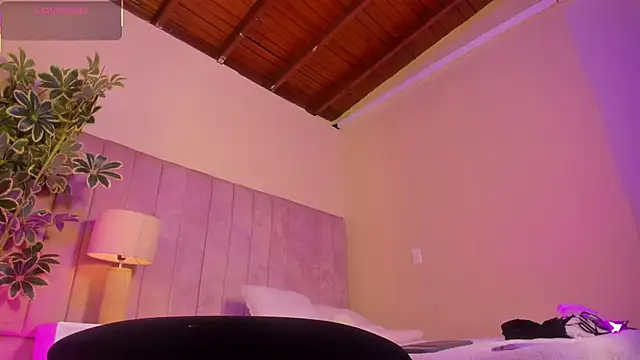 Ashley Beaomunt online show from 17, 4, 2026