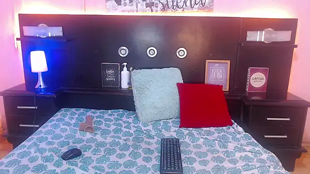 Snapshot of ShannySweett chatting on 12, 4, 2026 ShannySweett online show from 12, 4, 2026