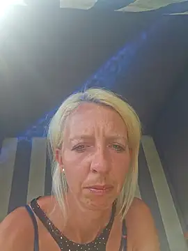Snapshot of PinkladyCora chatting on 13, 7, 2026 PinkladyCora online show from 13, 7, 2026