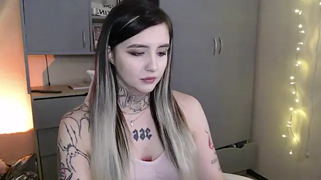 Snapshot of Rin_Tozier chatting on 27, 2, 2026 Rin Tozier online show from 27, 2, 2026