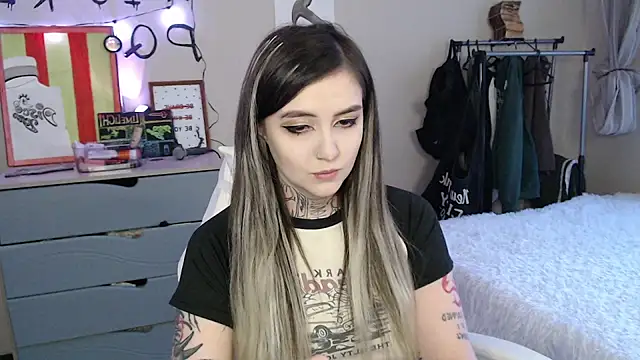 Snapshot of Rin_Tozier chatting on 19, 4, 2026 Rin Tozier online show from 19, 4, 2026