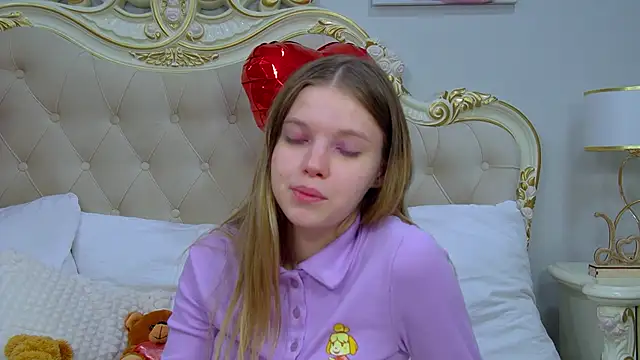 Snapshot of HallyBradley chatting on 3, 3, 2026 HallyBradley online show from 3, 3, 2026