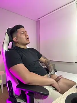 Snapshot of _robertobaggioo chatting on 16, 2, 2026 robertobaggioo online show from 16, 2, 2026