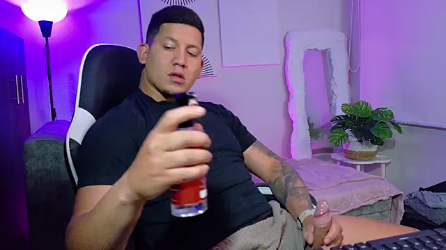 Snapshot of _robertobaggioo chatting on 1, 6, 2026 robertobaggioo online show from 1, 6, 2026