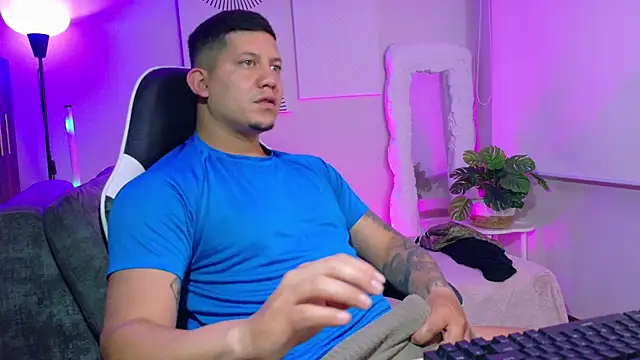 Snapshot of _robertobaggioo chatting on 6, 6, 2026 robertobaggioo online show from 6, 6, 2026