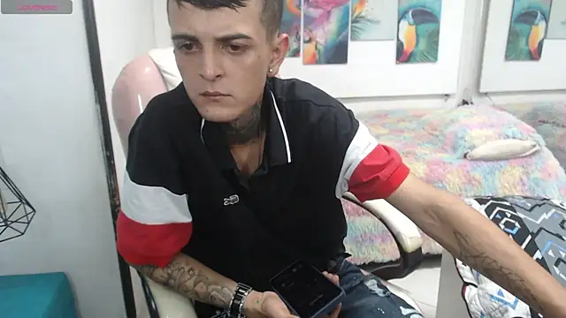 Snapshot of benjamin_anthony chatting on 28, 4, 2026 benjamin anthony online show from 28, 4, 2026