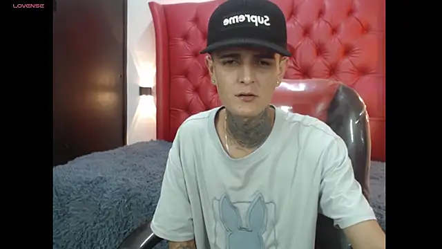 Snapshot of benjamin_anthony chatting on 2, 6, 2026 benjamin anthony online show from 2, 6, 2026