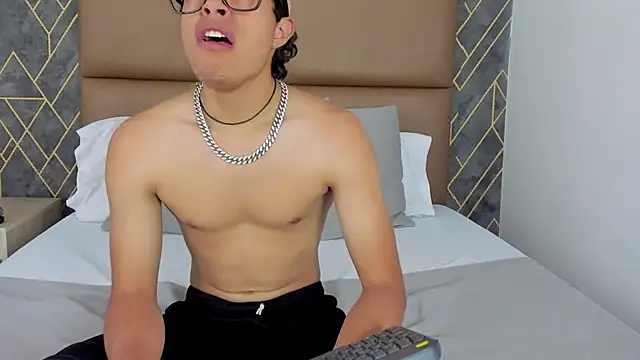 Snapshot of Escanor_Hot chatting on 19, 2, 2026 Escanor Hot online show from 19, 2, 2026