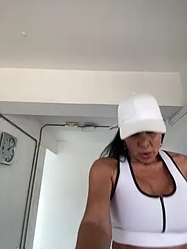 Snapshot of caritoo21 chatting on 5, 6, 2026 caritoo21 online show from 5, 6, 2026