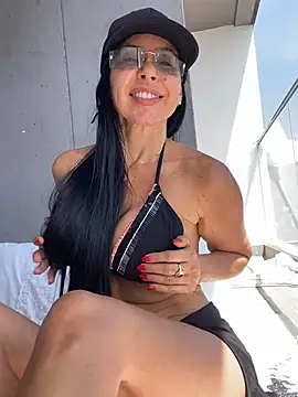 Snapshot of caritoo21 chatting on 14, 6, 2026 caritoo21 online show from 14, 6, 2026