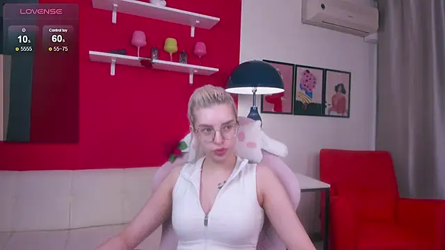 Snapshot of TiffanyPeachi chatting on 4, 3, 2026 TiffanyPeachi online show from 4, 3, 2026