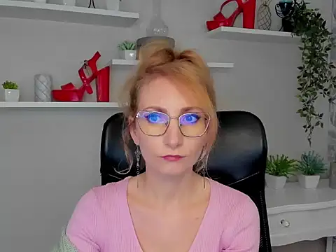 CinderellaMoon online show from 4, 3, 2026