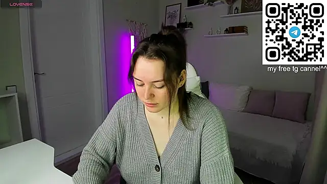 Snapshot of Laura_CollinsS chatting on 2, 6, 2026 Laura CollinsS online show from 2, 6, 2026