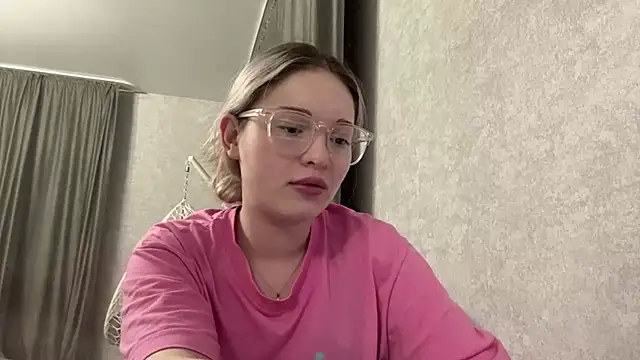 Snapshot of Linaceleste chatting on 25, 2, 2026 Linaceleste online show from 25, 2, 2026