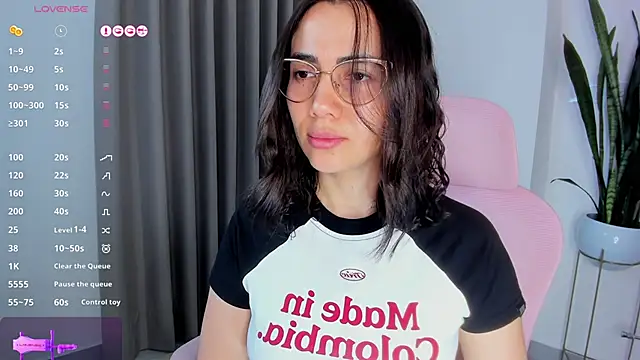 Snapshot of sara_ospina22 chatting on 1, 4, 2026 sara ospina22 online show from 1, 4, 2026