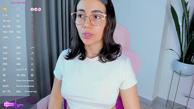 Snapshot of sara_ospina22 chatting on 7, 4, 2026 sara ospina22 online show from 7, 4, 2026